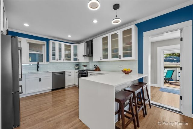 5824 N Fairfield Avenue, Chicago, IL 60659