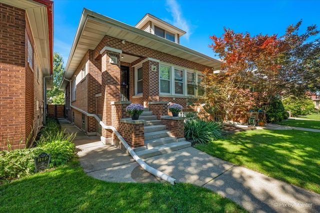 5824 N Fairfield Avenue, Chicago, IL 60659