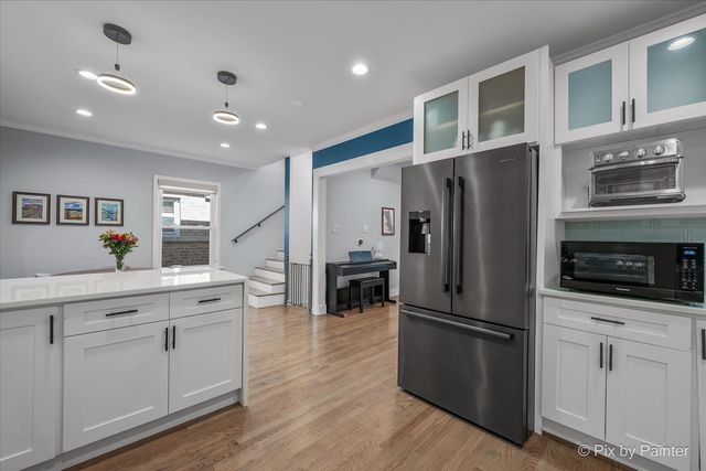 5824 N Fairfield Avenue, Chicago, IL 60659