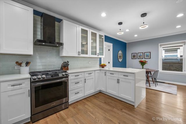 5824 N Fairfield Avenue, Chicago, IL 60659