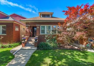 5824 N Fairfield Avenue, Chicago, IL 60659
