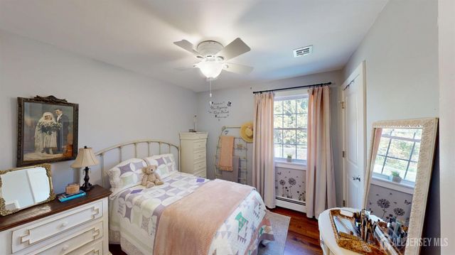 40 E Sherman Street, Monroe, NJ 08831