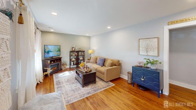 40 E Sherman Street, Monroe, NJ 08831