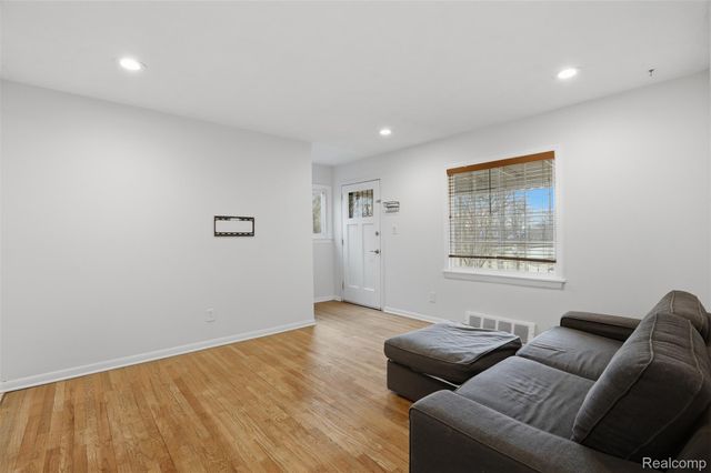 26604 Osmun Street, Madison Heights, MI 48071