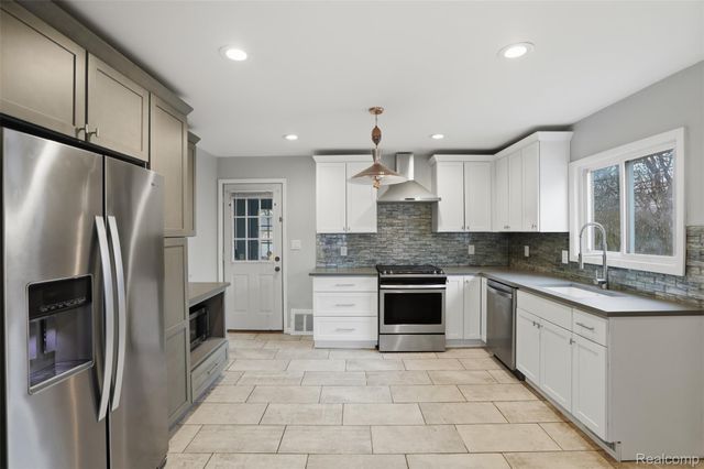26604 Osmun Street, Madison Heights, MI 48071