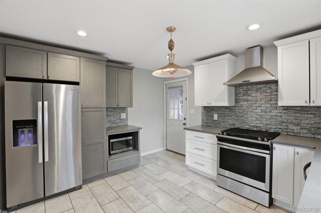 26604 Osmun Street, Madison Heights, MI 48071