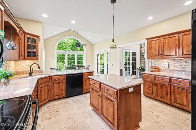 4740 Grand Dell Dr, Crestwood, KY 40014