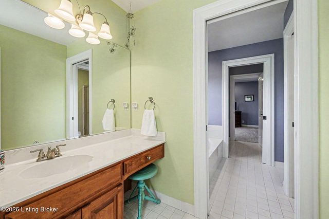 4740 Grand Dell Dr, Crestwood, KY 40014