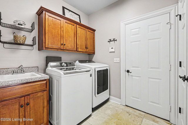 4740 Grand Dell Dr, Crestwood, KY 40014