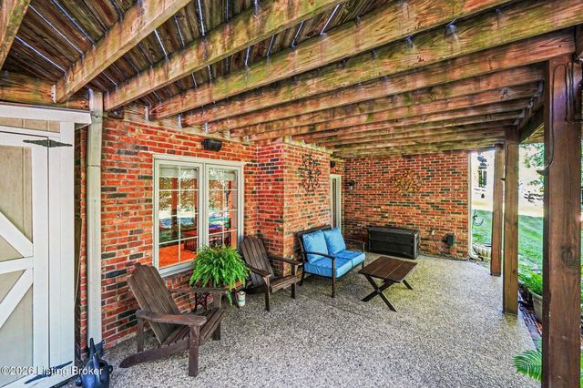 4740 Grand Dell Dr, Crestwood, KY 40014