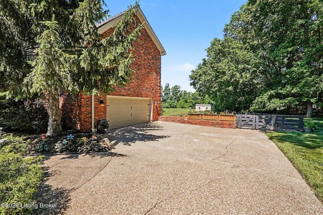 4740 Grand Dell Dr, Crestwood, KY 40014