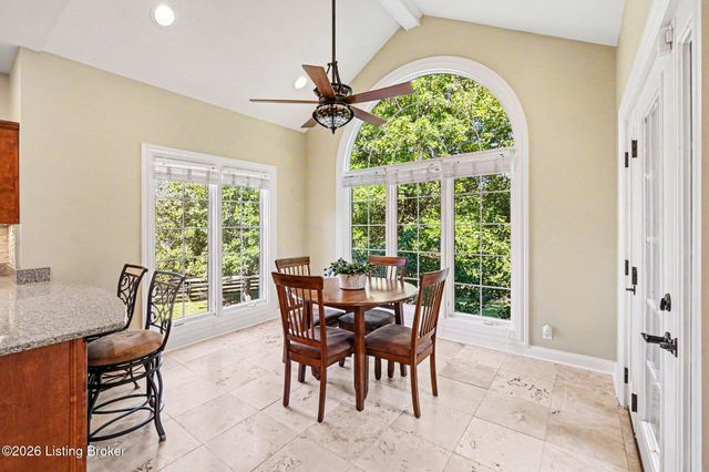4740 Grand Dell Dr, Crestwood, KY 40014