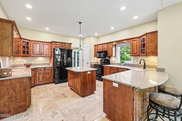 4740 Grand Dell Dr, Crestwood, KY 40014