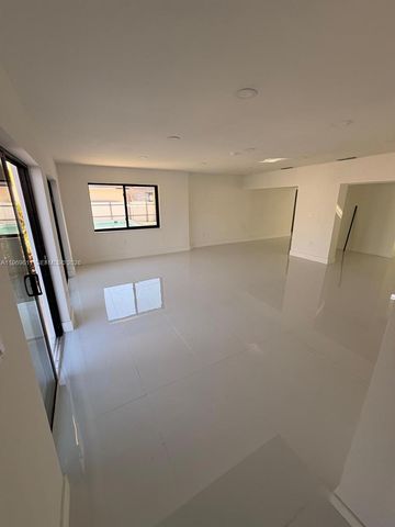 935 SW 72nd Ave, Miami, FL 33144