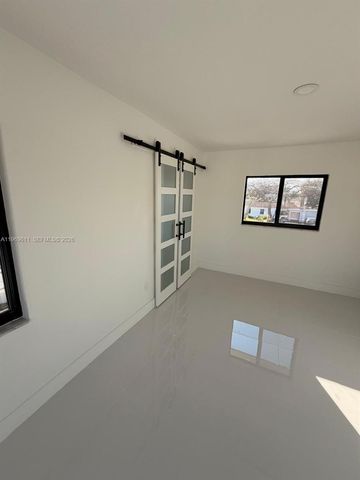 935 SW 72nd Ave, Miami, FL 33144