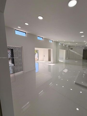 935 SW 72nd Ave, Miami, FL 33144