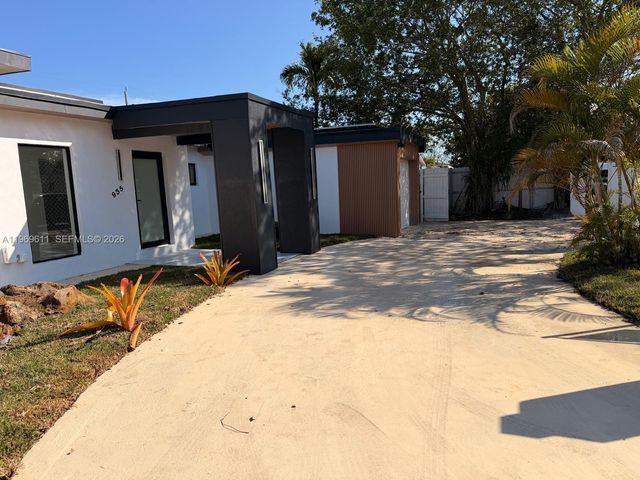 935 SW 72nd Ave, Miami, FL 33144