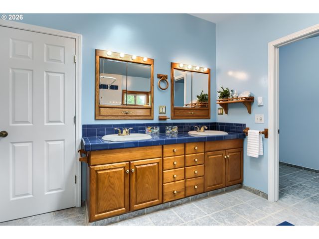 3740 Sw Comus St, Portland, OR 97219