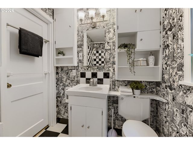 3740 Sw Comus St, Portland, OR 97219