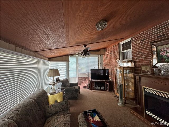 2062 Islington Rd, Warsaw, VA 22572