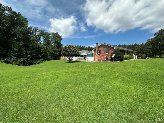 2062 Islington Rd, Warsaw, VA 22572