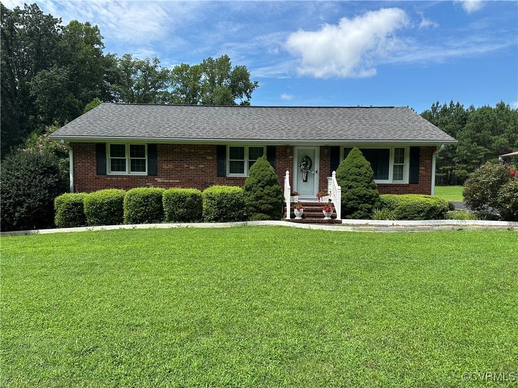 2062 Islington Rd, Warsaw, VA 22572