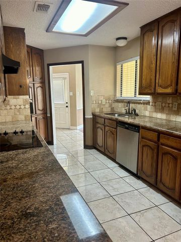 4131 Crossgate Court, Arlington, TX 76016