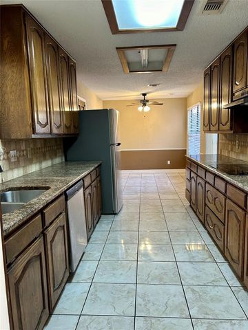 4131 Crossgate Court, Arlington, TX 76016