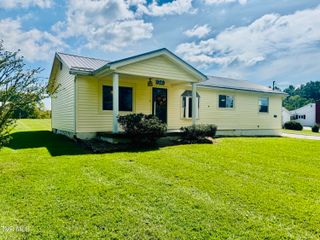923 Muddy Creek Road, Piney Flats, TN 37686