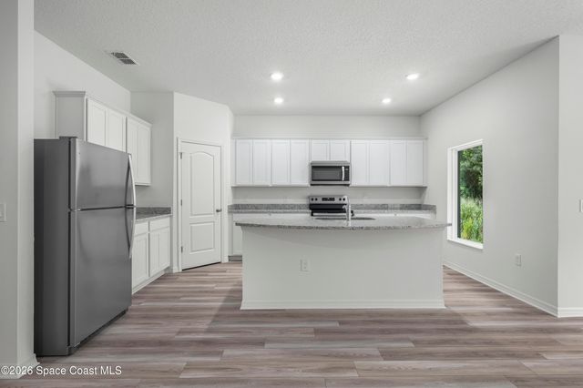 307 Hammonton Street SW, Palm Bay, FL 32908
