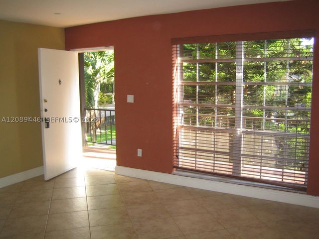 10824 N Kendall Dr S-26, Miami, FL 33176