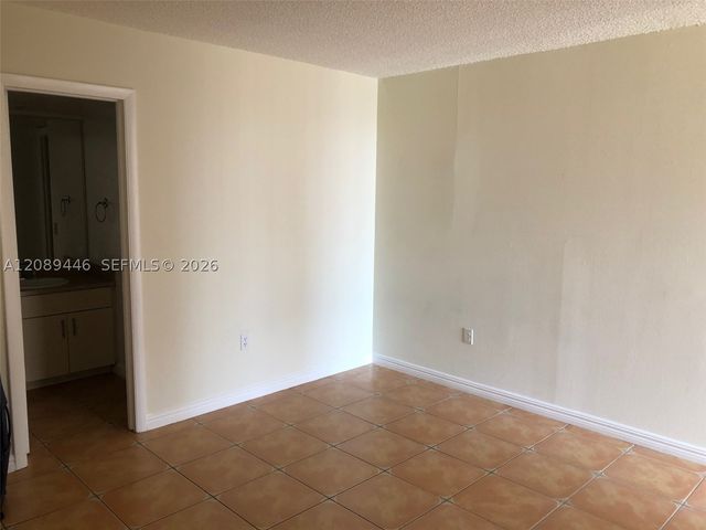 10824 N Kendall Dr S-26, Miami, FL 33176
