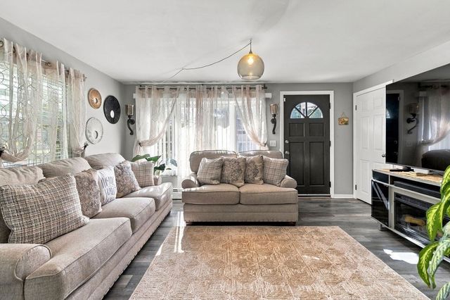24 Vincenzo Drive, West Warwick, RI 02893