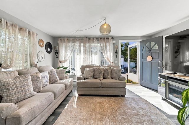 24 Vincenzo Drive, West Warwick, RI 02893