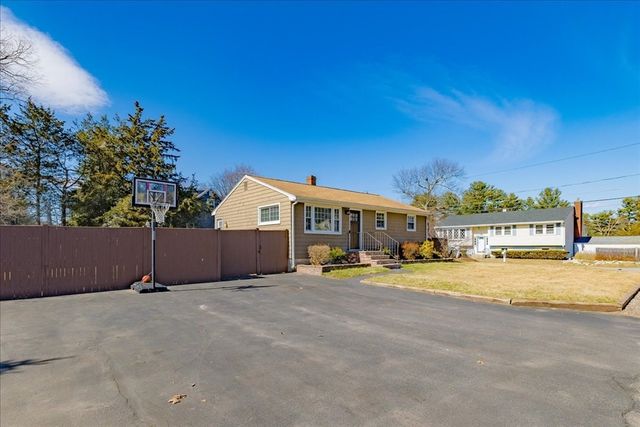 5 Coolidge St, Billerica, MA 01821