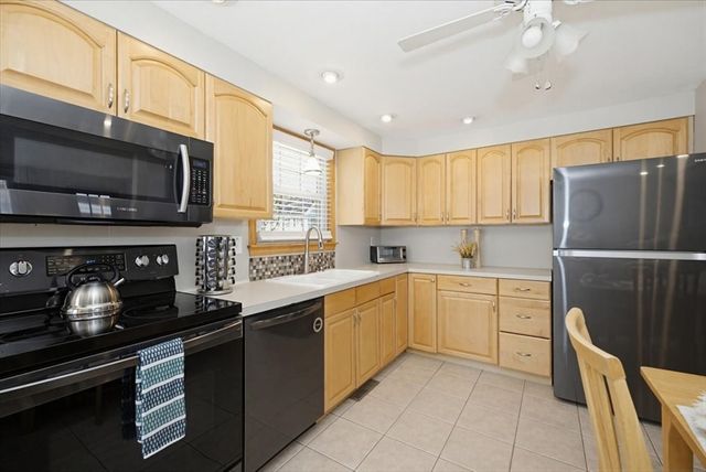 5 Coolidge St, Billerica, MA 01821