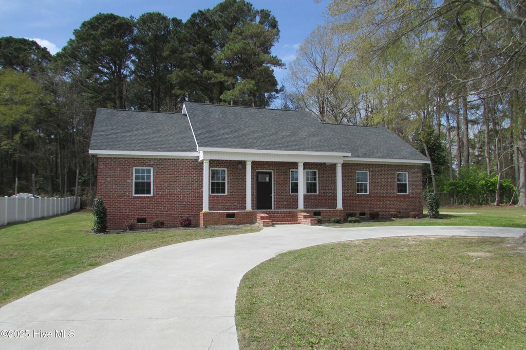 1429 Isaac Weeks Road, Clinton, NC 28328
