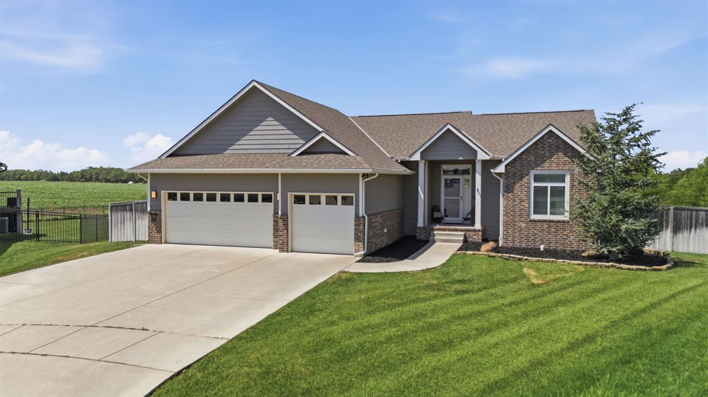 2741 N Bluestone Cir, Andover, KS 67002