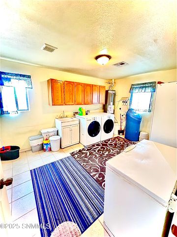 98 Derbyshire Road, Tularosa, NM 88352