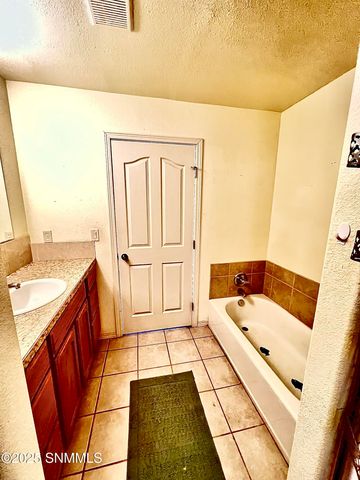 98 Derbyshire Road, Tularosa, NM 88352