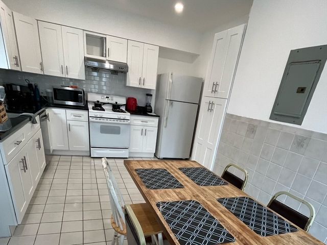 22 Marcella 3, Cambridge, MA 02141