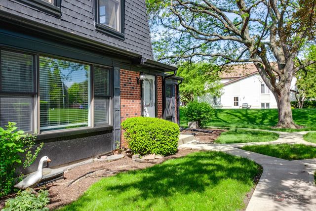 838 Inverrary Lane 838, Deerfield, IL 60015