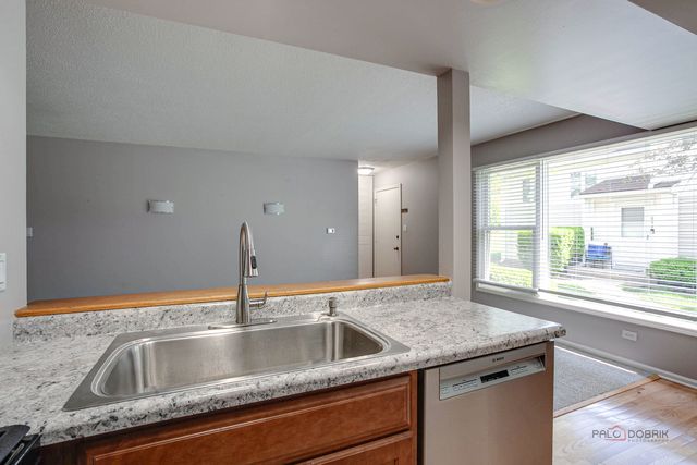 838 Inverrary Lane 838, Deerfield, IL 60015
