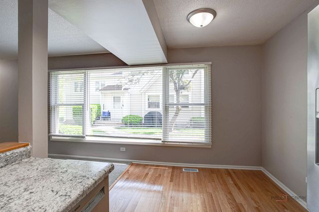 838 Inverrary Lane 838, Deerfield, IL 60015