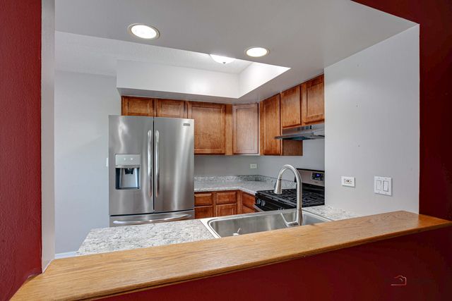 838 Inverrary Lane 838, Deerfield, IL 60015