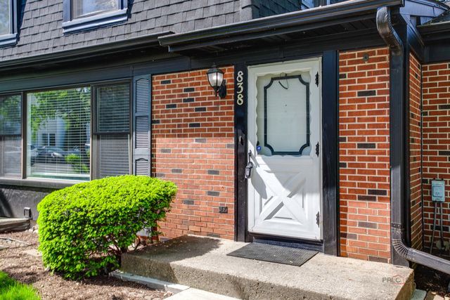838 Inverrary Lane 838, Deerfield, IL 60015