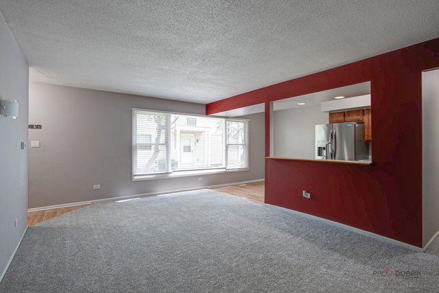 838 Inverrary Lane 838, Deerfield, IL 60015