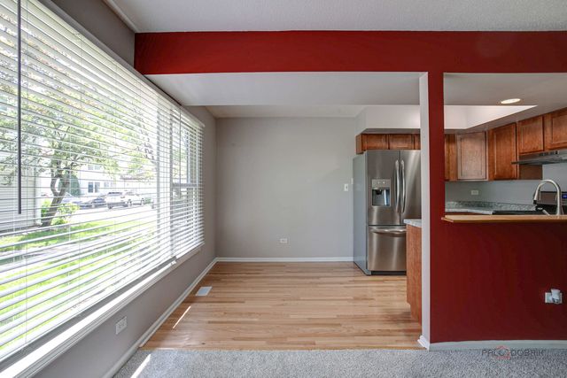 838 Inverrary Lane 838, Deerfield, IL 60015