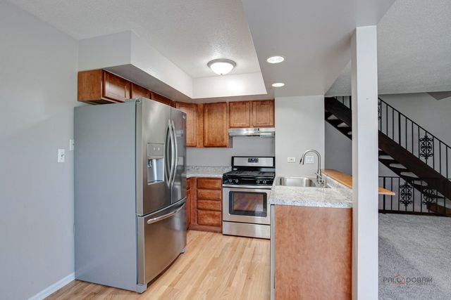 838 Inverrary Lane 838, Deerfield, IL 60015