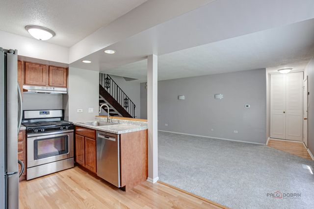 838 Inverrary Lane 838, Deerfield, IL 60015